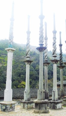 德远堂的文化特征 ①德远堂位于南靖县塔下村,系张氏祠堂,又称“张氏家庙”,呈上下两堂两 德远堂的文化特征 ①德远堂位于南靖县塔下村,系张氏祠堂,又称“张氏家庙”,呈上下两堂两