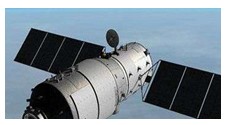 下图是我国第一个目标飞行器,于2011年9月29日21时16分3秒在酒泉卫星发射中心发射,飞行器全长10.4米,最大直径3.35米,由实验舱和资源舱构成。 下图是我国第一个目标飞行器,于2011年9月29日21时16分3秒在酒泉卫星发射中心发射,飞行器全长10.4米,最大直径3.35米,由实验舱和资源舱构成。