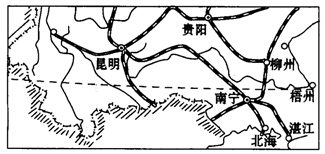 图中昆明以西地区的铁路密度很小,其主要的自然原因是该地区A.保护旅游资源,防止生态破坏B.森林茂密,施工困难C.地形、地质复杂,多高山、峡谷D.资源贫乏,人口稀 图中昆明以西地区的铁路密度很小,其主要的自然原因是该地区A.保护旅游资源,防止生态破坏B.森林茂密,施工困难C.地形、地质复杂,多高山、峡谷D.资源贫乏,人口稀