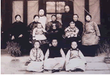 材料一 历代王朝都以“会典”“律例”“典章”或“车服制”“舆服制”“丧服制”等各种条文颁布律令,规范和管理各阶层的穿衣戴帽, 材料一 历代王朝都以“会典”“律例”“典章”或“车服制”“舆服制”“丧服制”等各种条文颁布律令,规范和管理各阶层的穿衣戴帽,