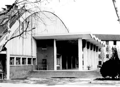 什么是中国现代建筑? 上海同济大学学生餐厅