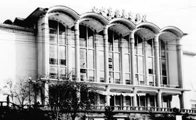 什么是中国现代建筑? 重庆山城宽银幕电影院