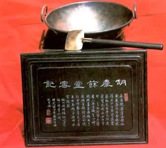 什么是制药工业发展史? 中国早期的制药厂之一——胡庆余堂的金铲、银锅,用于中药丸、丹的炼制