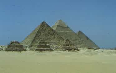 埃及吉萨金字塔群，公元前第3千纪中叶