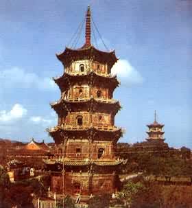 什么是泉州开元寺? 泉州开元寺双塔——镇国塔和仁寿塔,中国最高的一对石塔,1228~1250年建