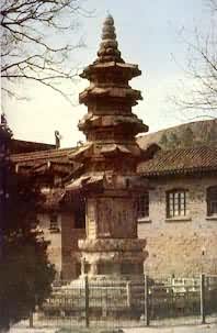 什么是栖霞寺舍利塔? 南京栖霞寺舍利塔,八角五层密檐石塔,五代南唐时建