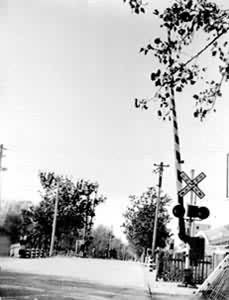 什么是铁路交叉? 自动控制道口