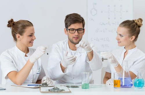 最容易脱单的大学专业有哪些?大学十大难脱单专业一个比一个心酸 最容易脱单的大学专业有哪些?大学十大难脱单专业一个比一个心酸