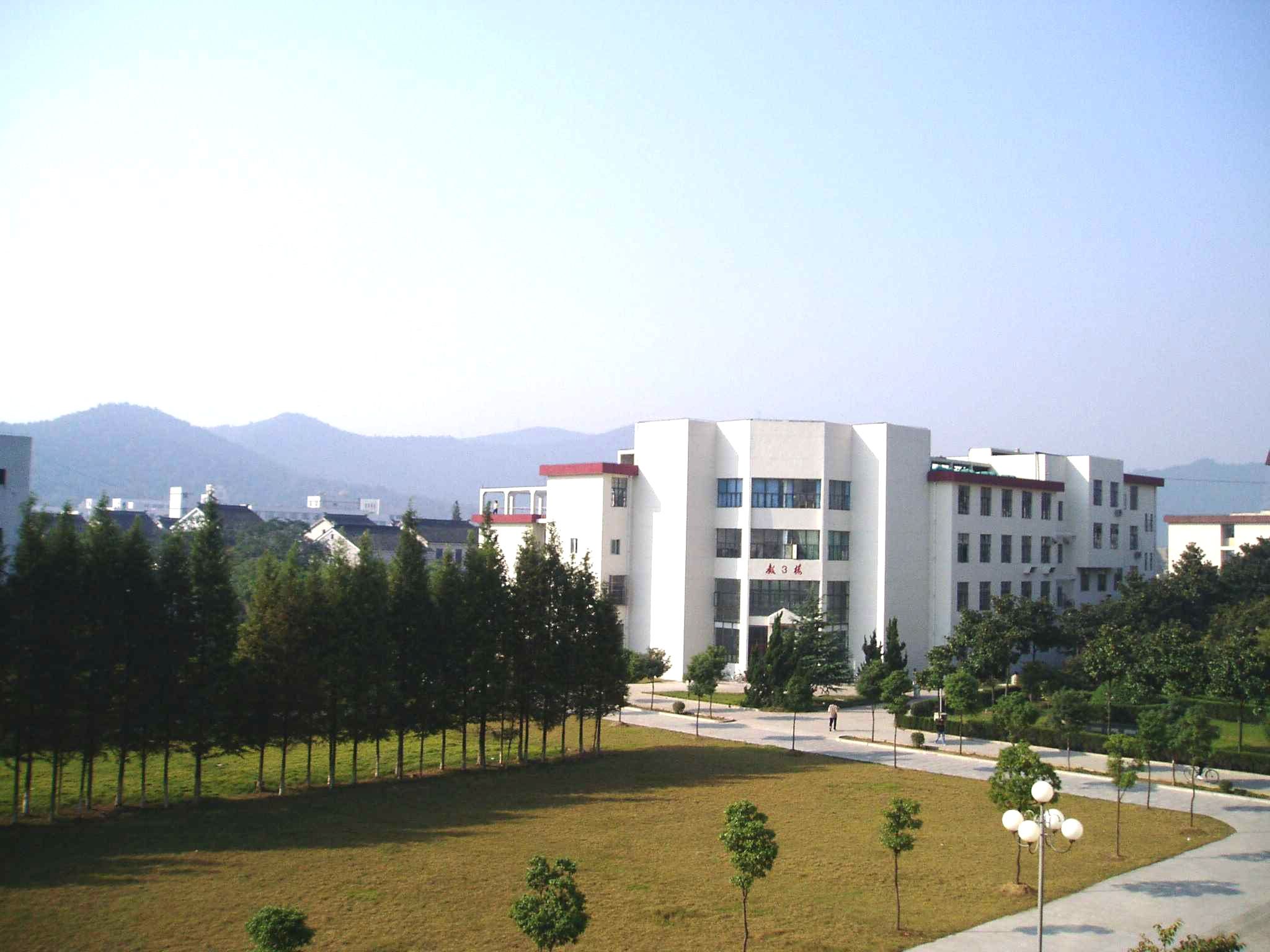苏州科技大学是一本吗?在苏州的地位?最好专业是什么?学费多少 苏州科技大学是一本吗?在苏州的地位?最好专业是什么?学费多少