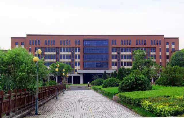 上海思博职业技术学院实力如何?排名第几?是公办的吗?学费多少 上海思博职业技术学院实力如何?排名第几?是公办的吗?学费多少