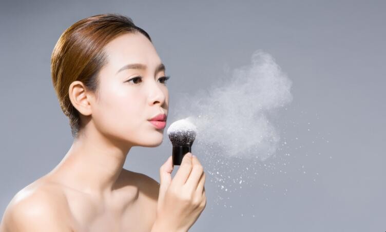 蜜粉和散粉的区别是什么 蜜粉和散粉的区别是什么