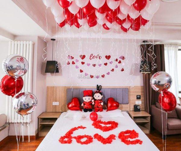 婚房卧室气球装饰效果图 婚房卧室气球装饰效果图