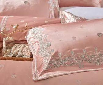 婚房床上用品如何选择,它决定婚房布置的质量 婚房床上用品如何选择,它决定婚房布置的质量