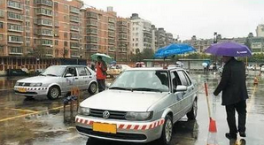 下雨天学车要注意哪些事项 下雨天学车要注意哪些事项