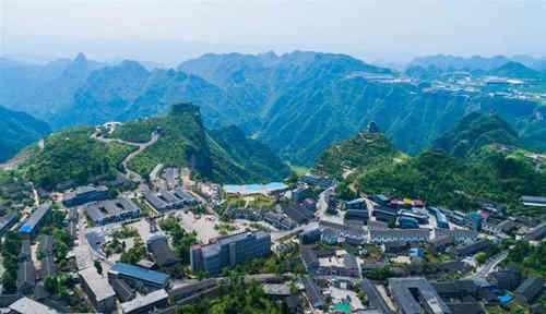 《看万山红遍》背景万山特区是真的存在吗