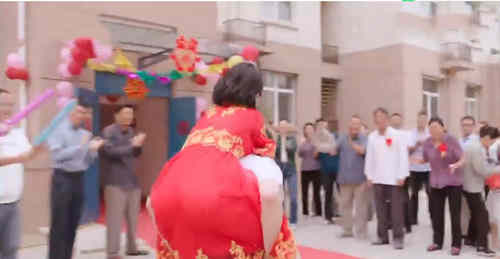 《石头开花》 郑传宗搬家娶妻