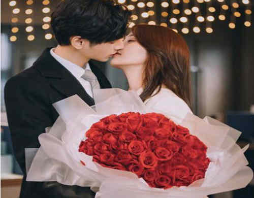 《半是蜜糖半是伤》袁帅向江君求婚