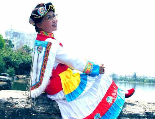 纳西族服饰的特点