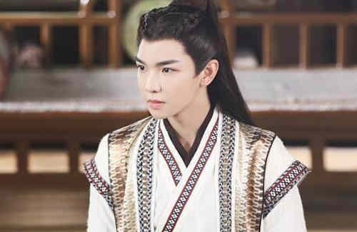 《明月曾照江东寒》裘安为什么喜欢战清泓