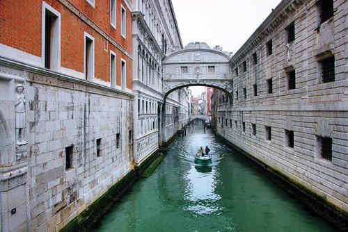 威尼斯叹息桥名字的由来