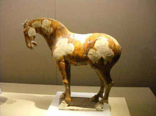 唐三彩马的鉴定方法