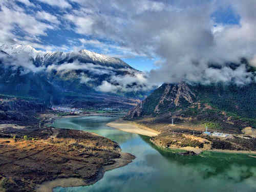 雅鲁藏布大峡谷在哪里
