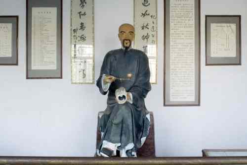 纪晓岚：中国文化史上贡献巨大的学者