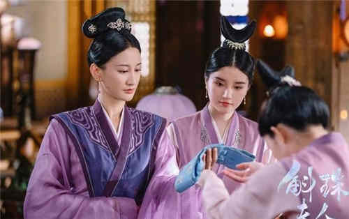 《斛珠夫人》鞠典衣是好人吗