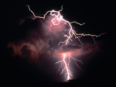 PPT闪电爆发课件图片 夜空中的乌云闪电PPT课件背景图片