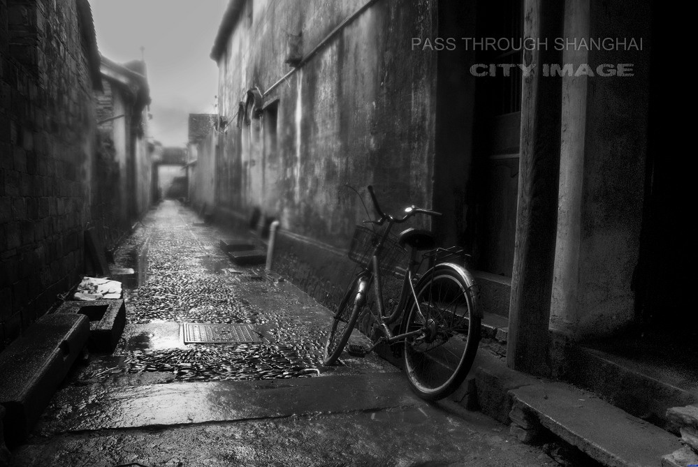 PPT 雨巷中国风图片 中国传统胡同小巷美景 PPT背景图片