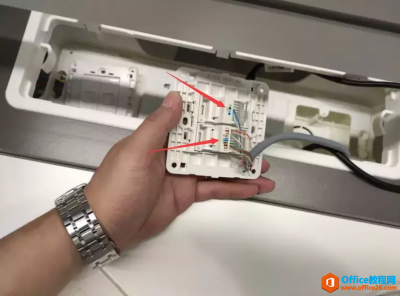 强电工师傅请注意了，以后再这样放网线就太不专业了现场实施出现的问题